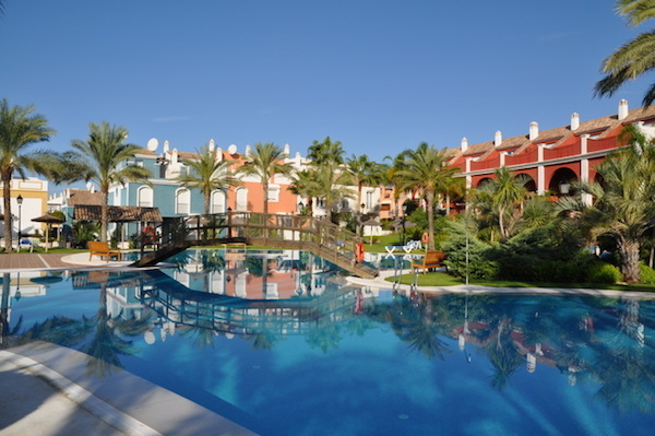 Vista Hermosa, Andalusian designed complex in Marbella East